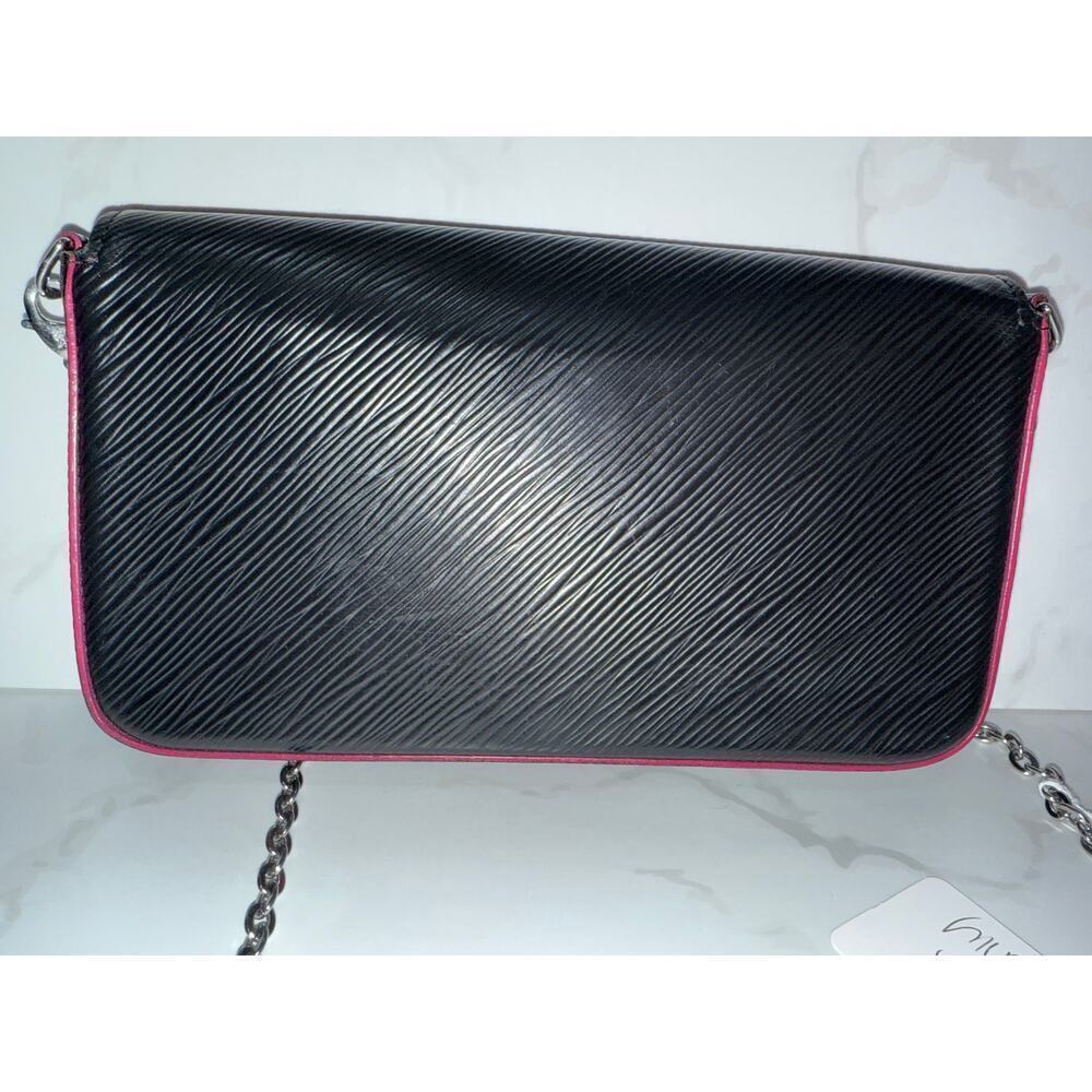 Louis Vuitton Epi Leather Chain Crossbody Bag – Elegant & Timeless - Picture 6 of 12